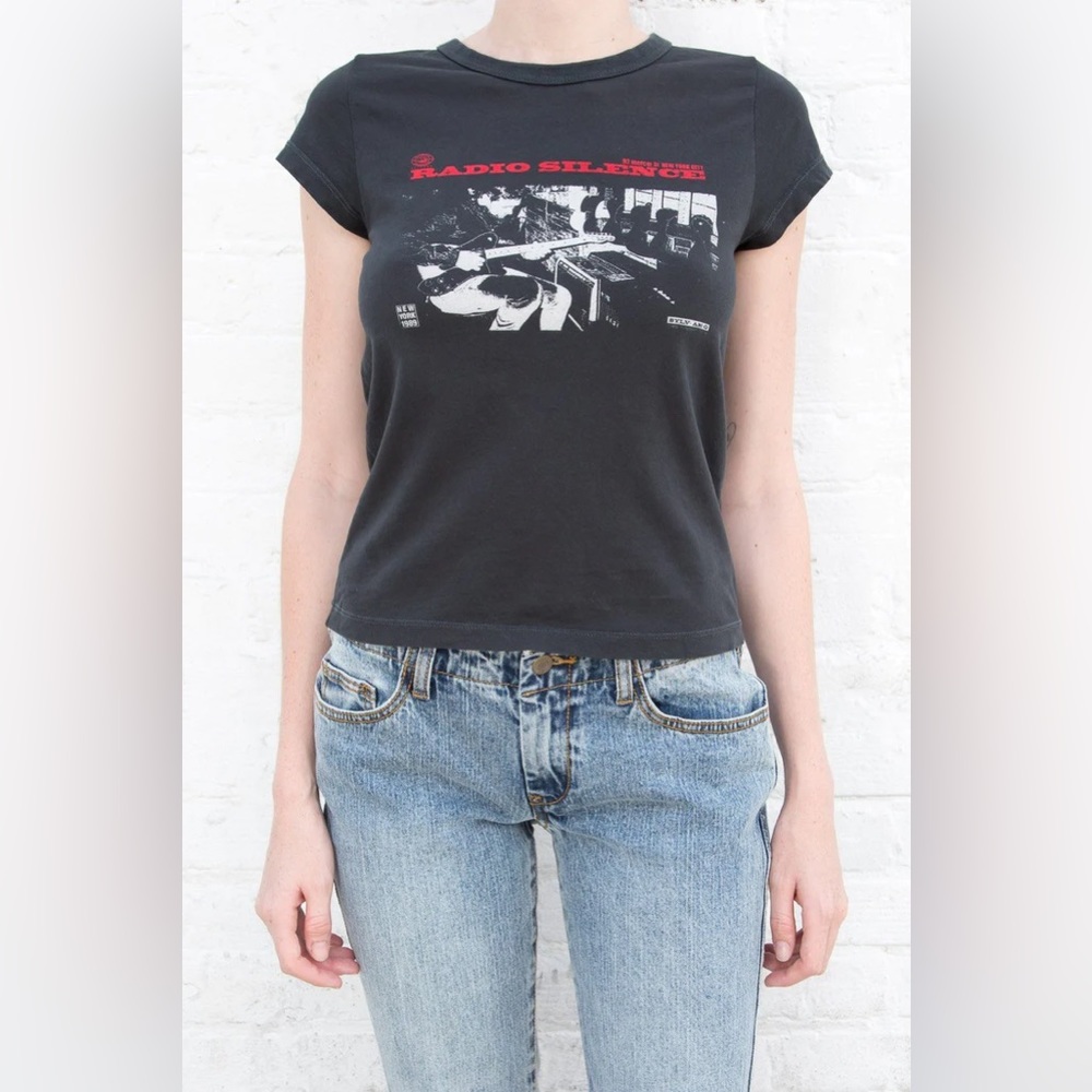 BRANDY MELVILLE RADIO SILENCE TEE